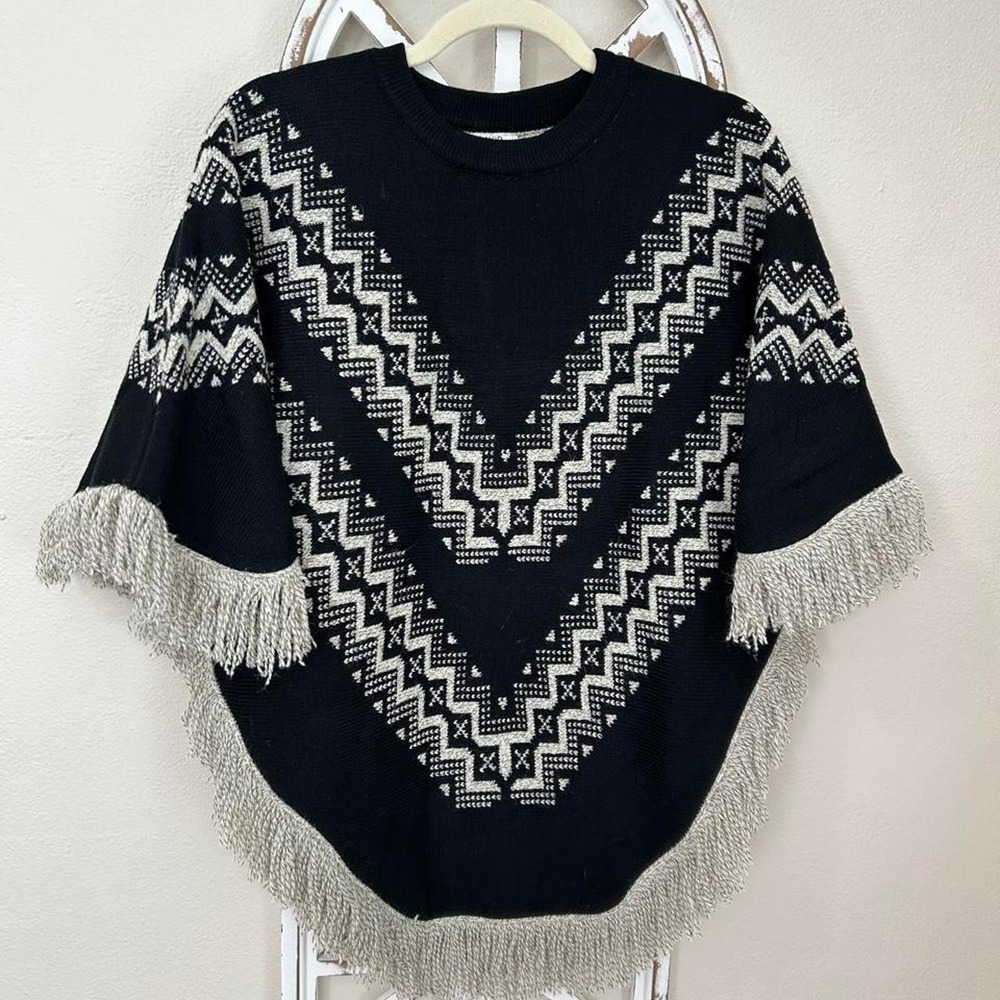 David and Young black poncho white geometric zigzag pattern and fringeone size